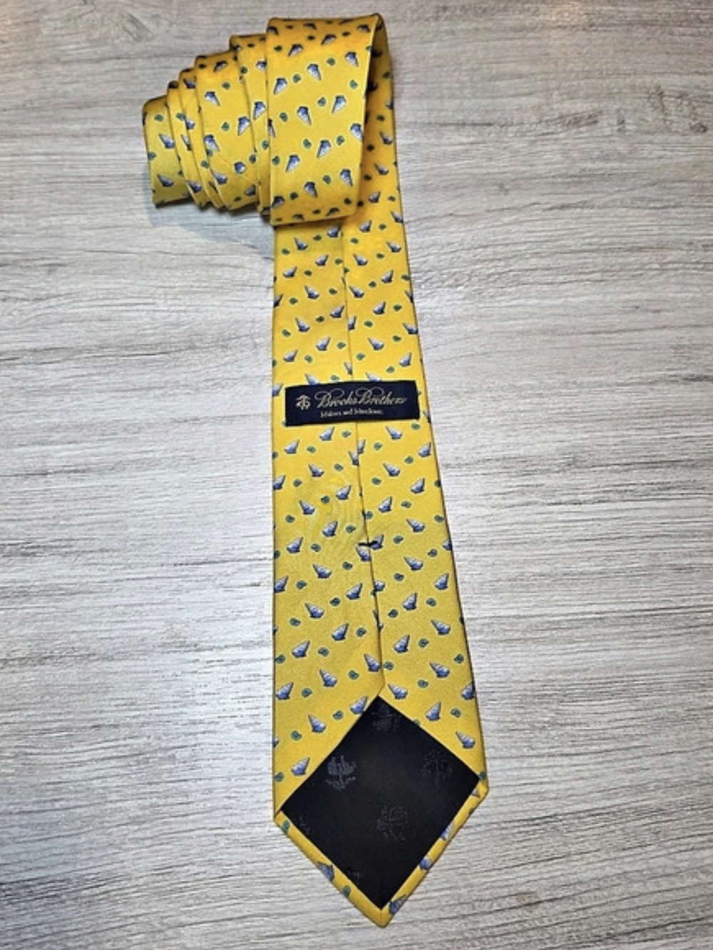 Brook Brothers Makers And Merchants Neck Tie Men's Yellow With Blue Seashells